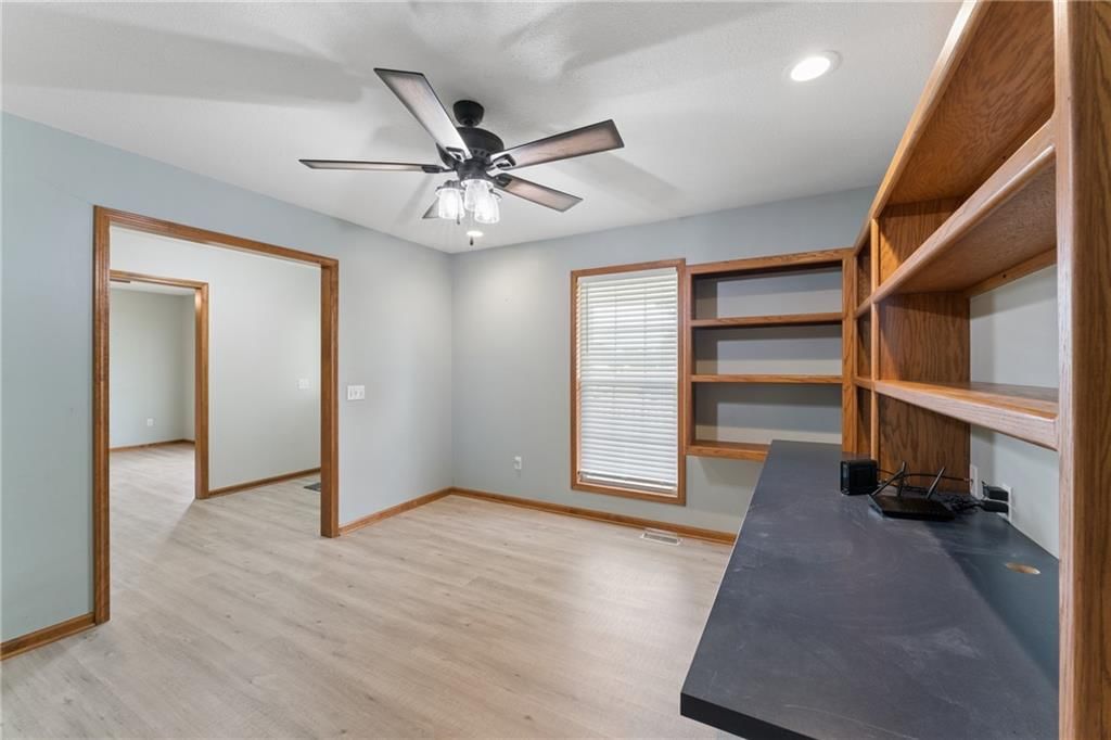 513 S Travis Street — photo 23