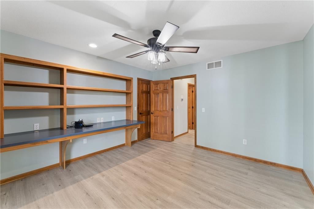 513 S Travis Street — photo 24