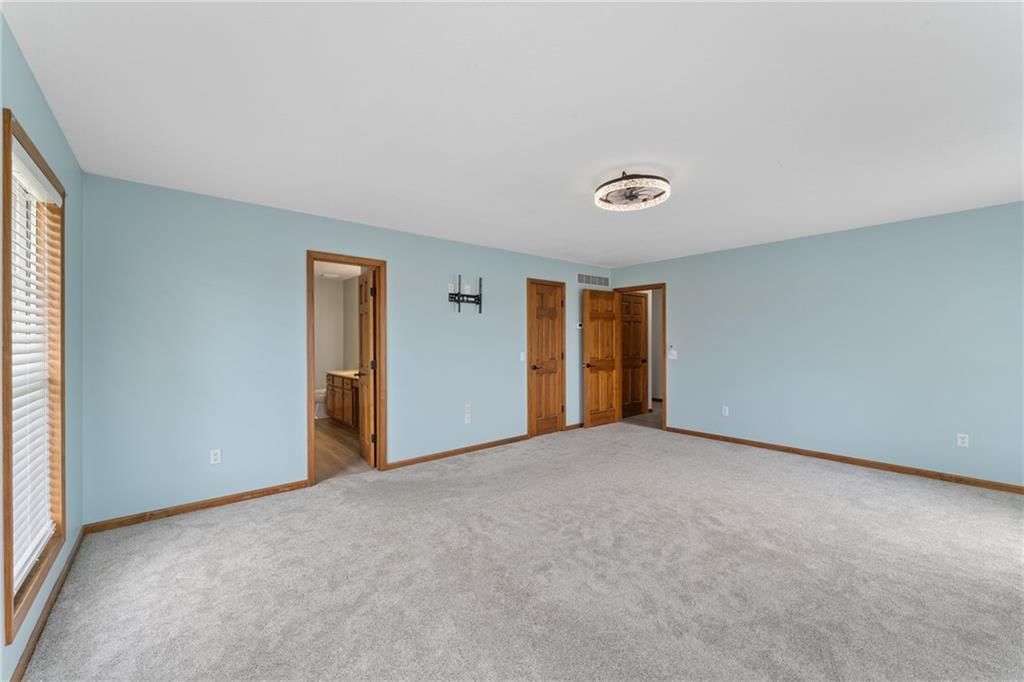513 S Travis Street — photo 28