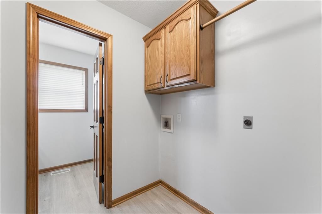 513 S Travis Street — photo 32