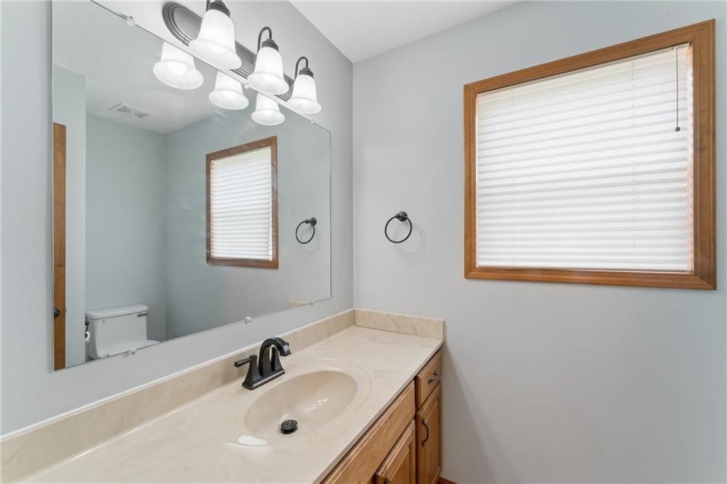 513 S Travis Street — photo 33