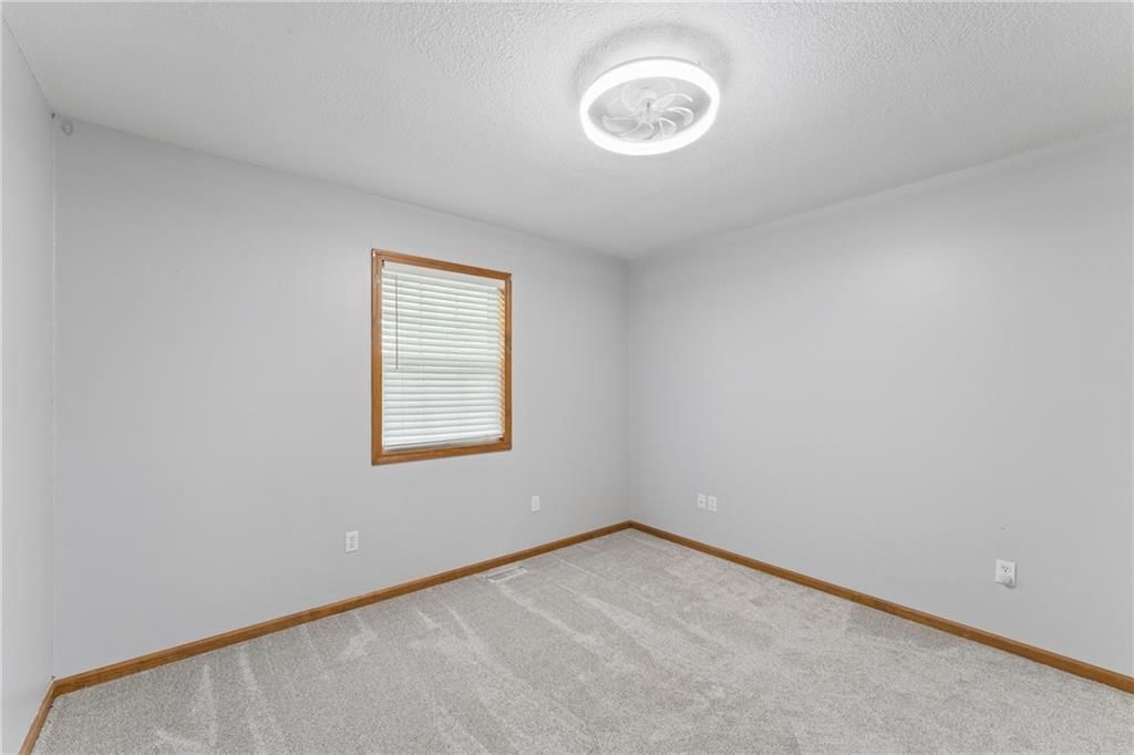 513 S Travis Street — photo 35