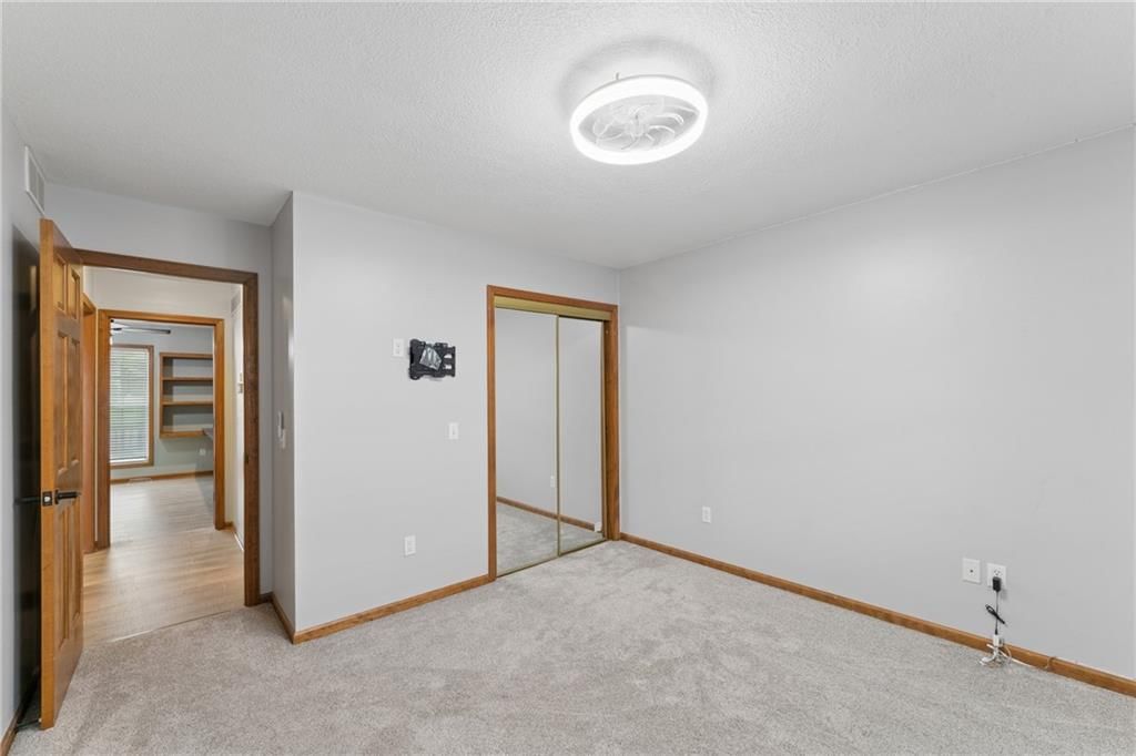 513 S Travis Street — photo 36