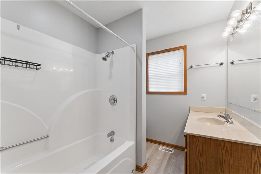 513 S Travis Street — photo 37