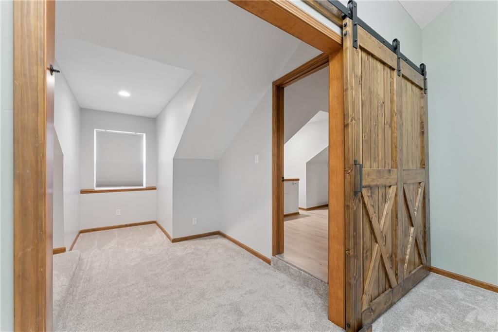 513 S Travis Street — photo 38