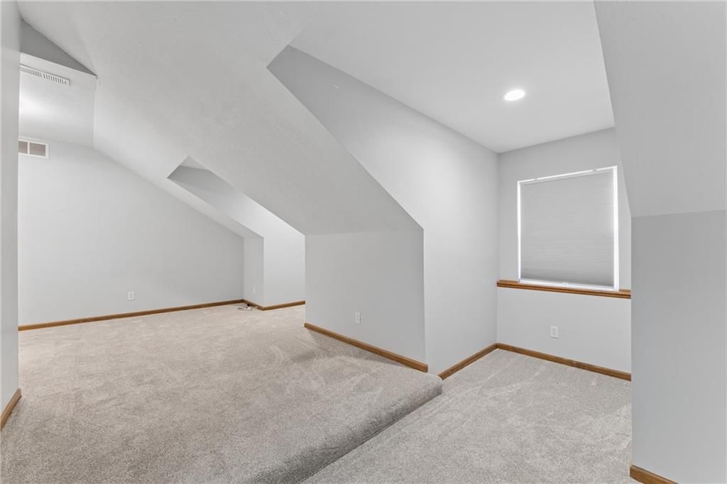 513 S Travis Street — photo 39