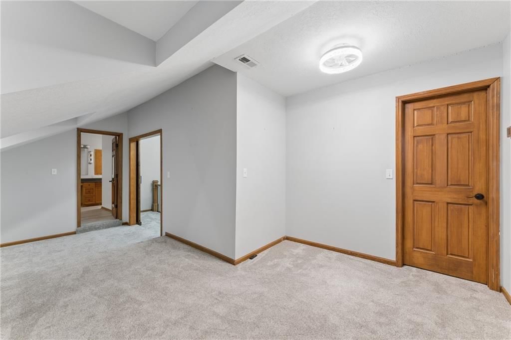 513 S Travis Street — photo 41