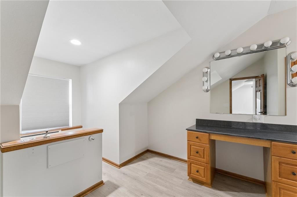 513 S Travis Street — photo 43