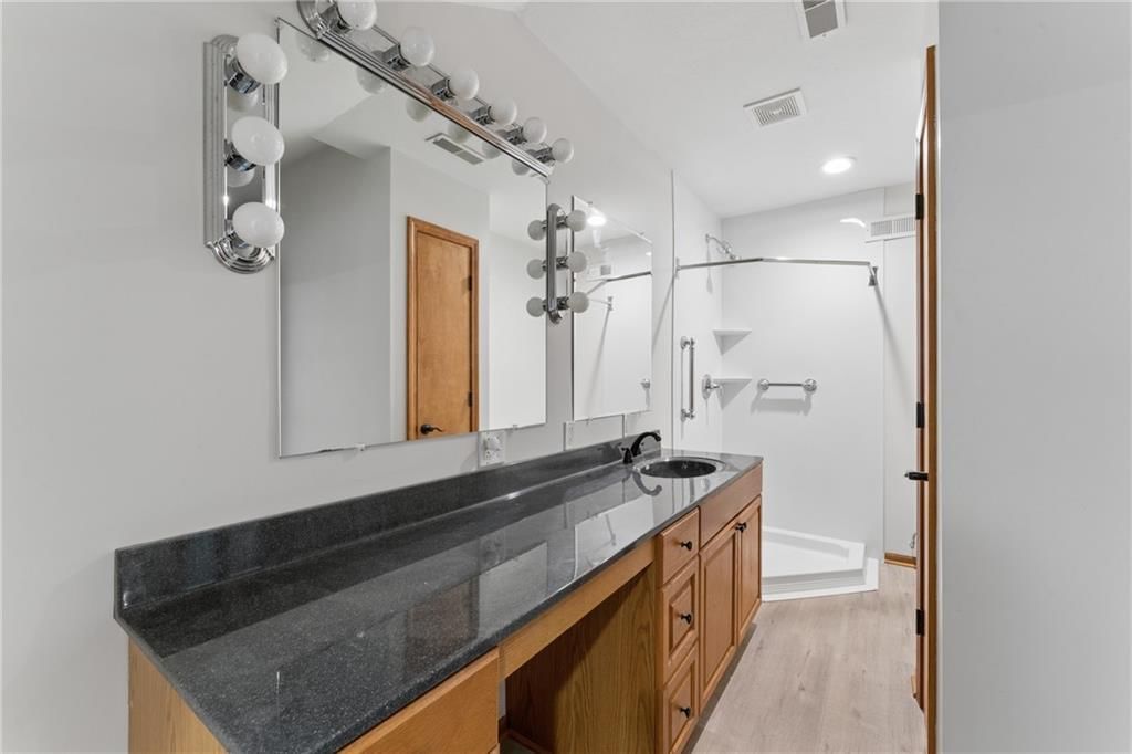 513 S Travis Street — photo 44
