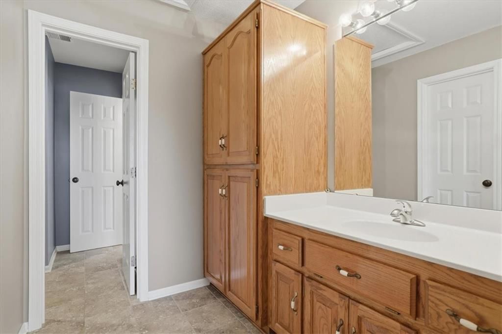 8623 N Richmond Avenue — photo 23