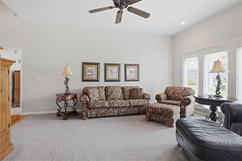 8623 N Richmond Avenue — photo 35