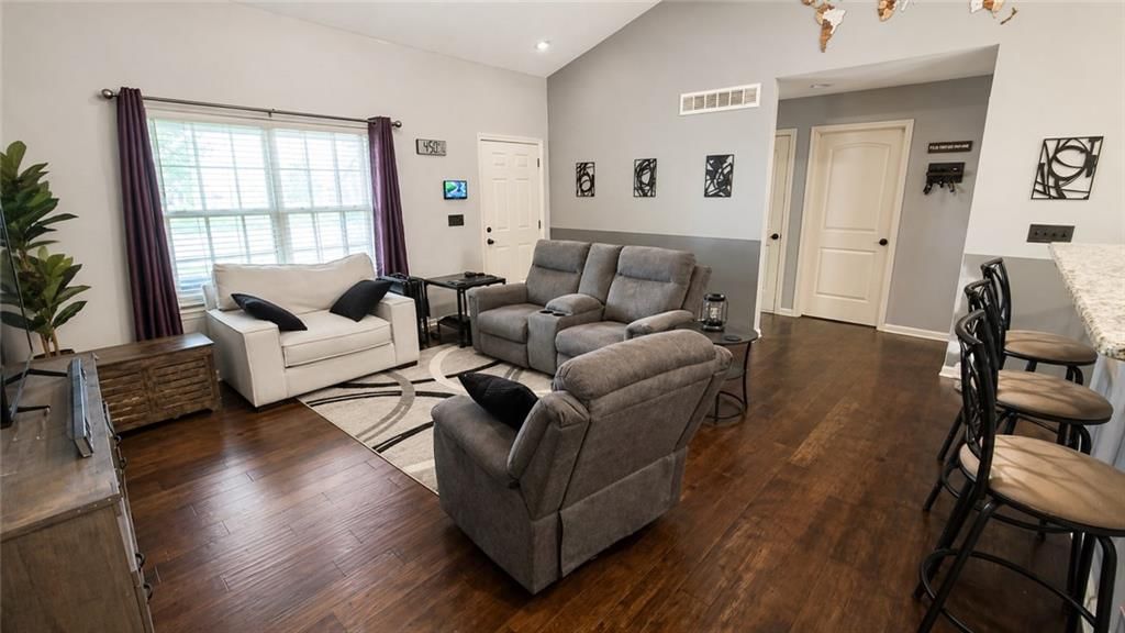 530 S Maple Street — photo 2