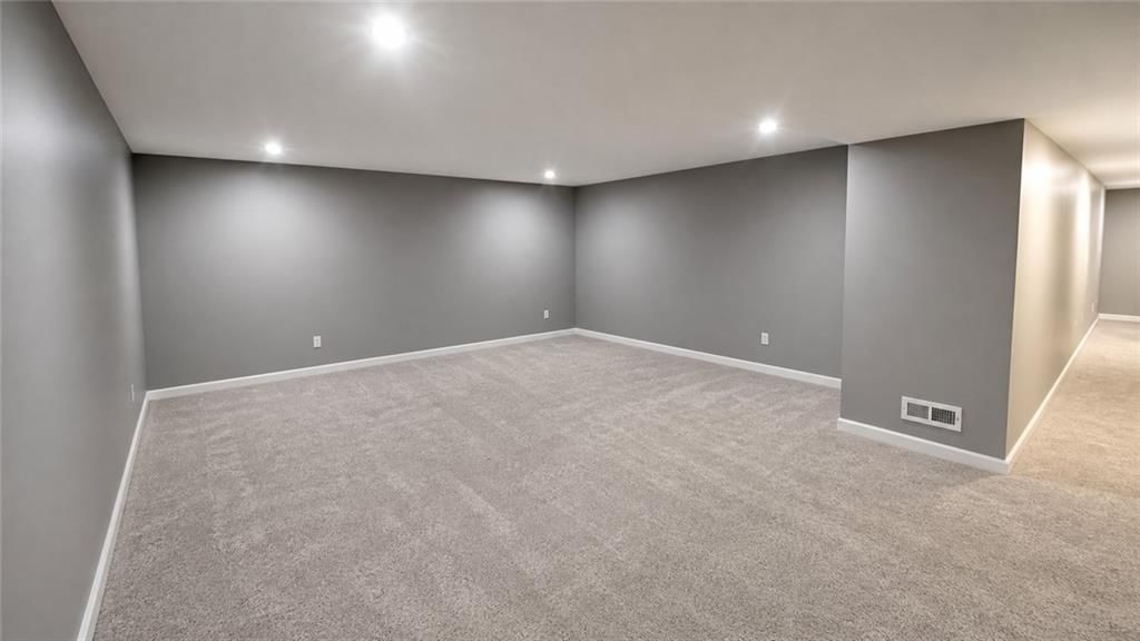 530 S Maple Street — photo 16