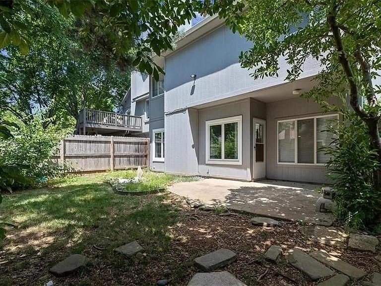 8323 W 120 Terrace — photo 9