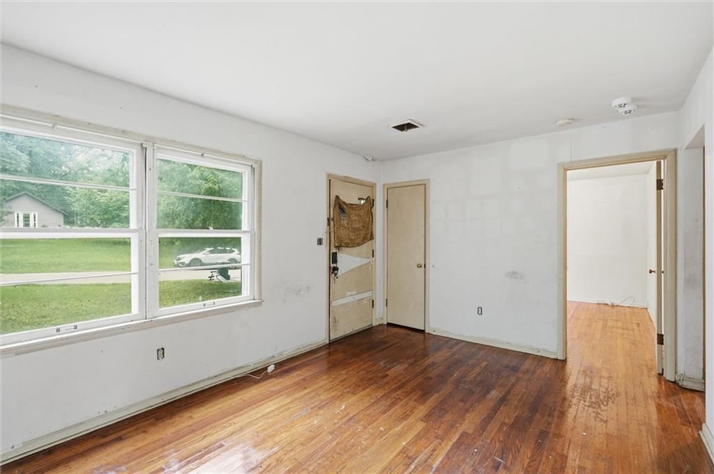 8012 S Benton Avenue — photo 3