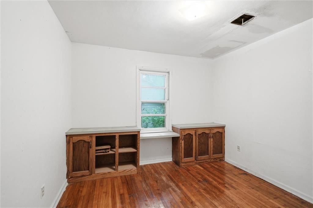 8012 S Benton Avenue — photo 6