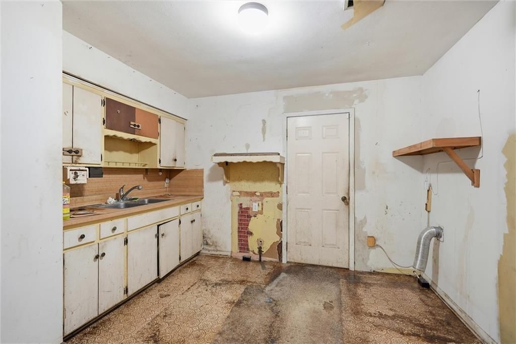 8012 S Benton Avenue — photo 7