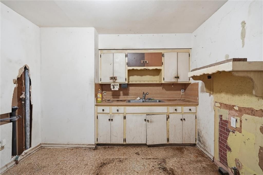 8012 S Benton Avenue — photo 8