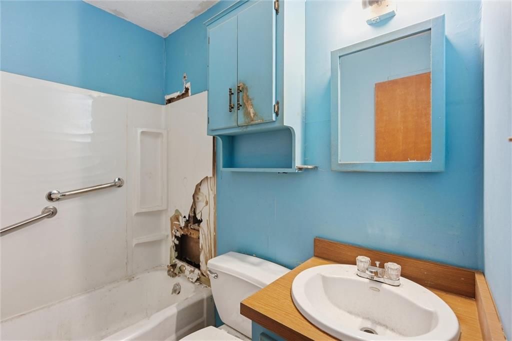 8012 S Benton Avenue — photo 9