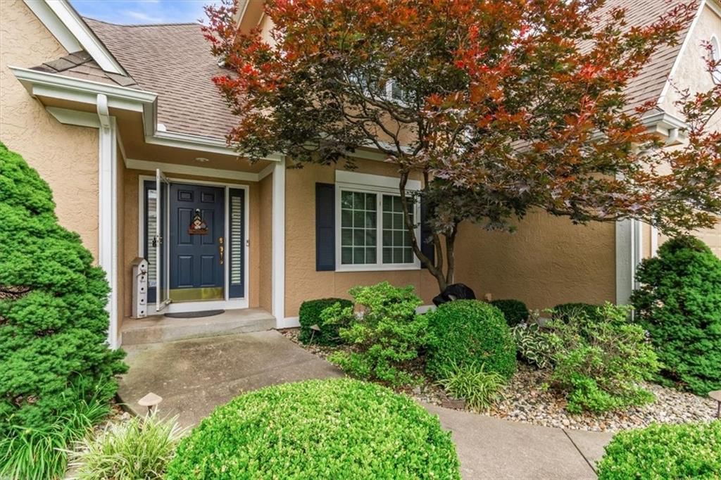 240 SW Winterpark Circle — photo 3
