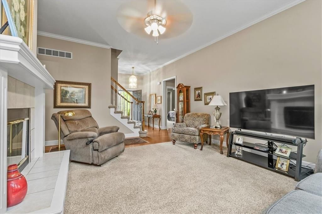 240 SW Winterpark Circle — photo 6