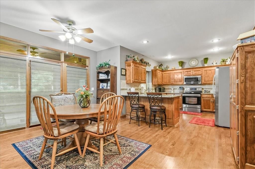 240 SW Winterpark Circle — photo 9