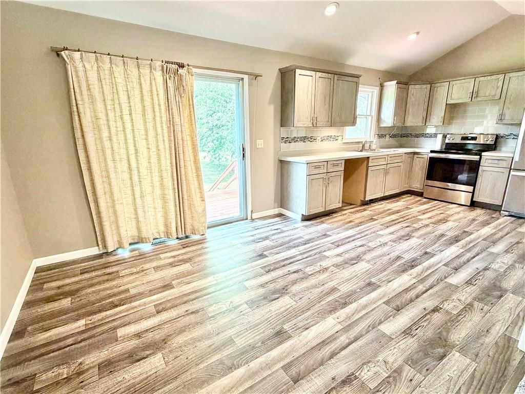 204 W Lee Street — photo 7