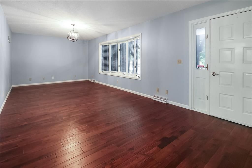 304 S Delaware Street — photo 10