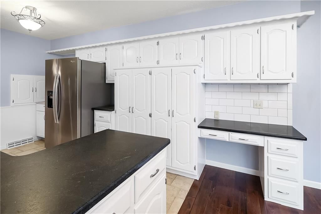 304 S Delaware Street — photo 17