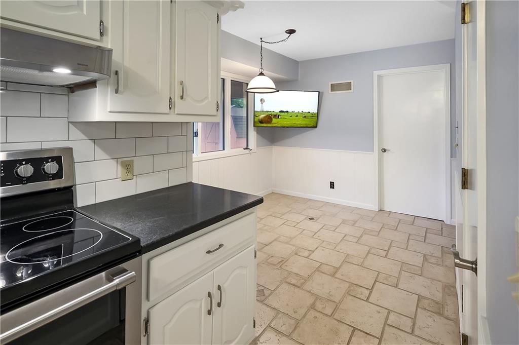 304 S Delaware Street — photo 19