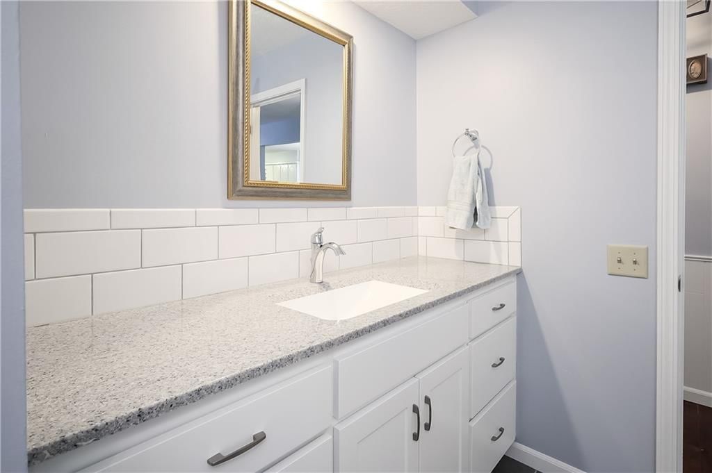 304 S Delaware Street — photo 24