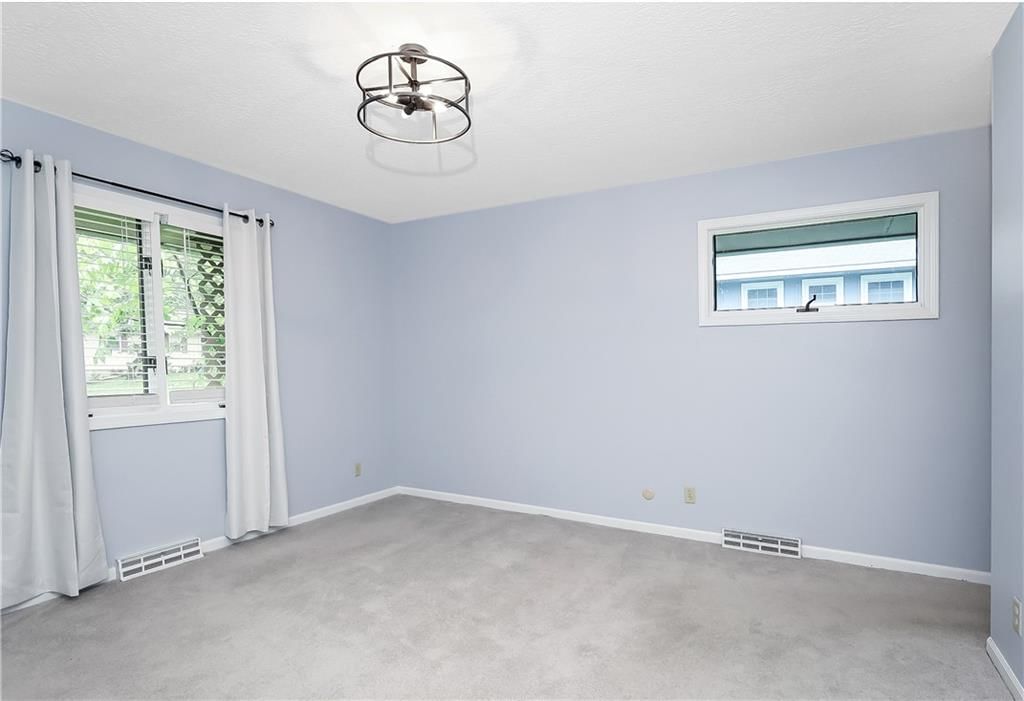 304 S Delaware Street — photo 27