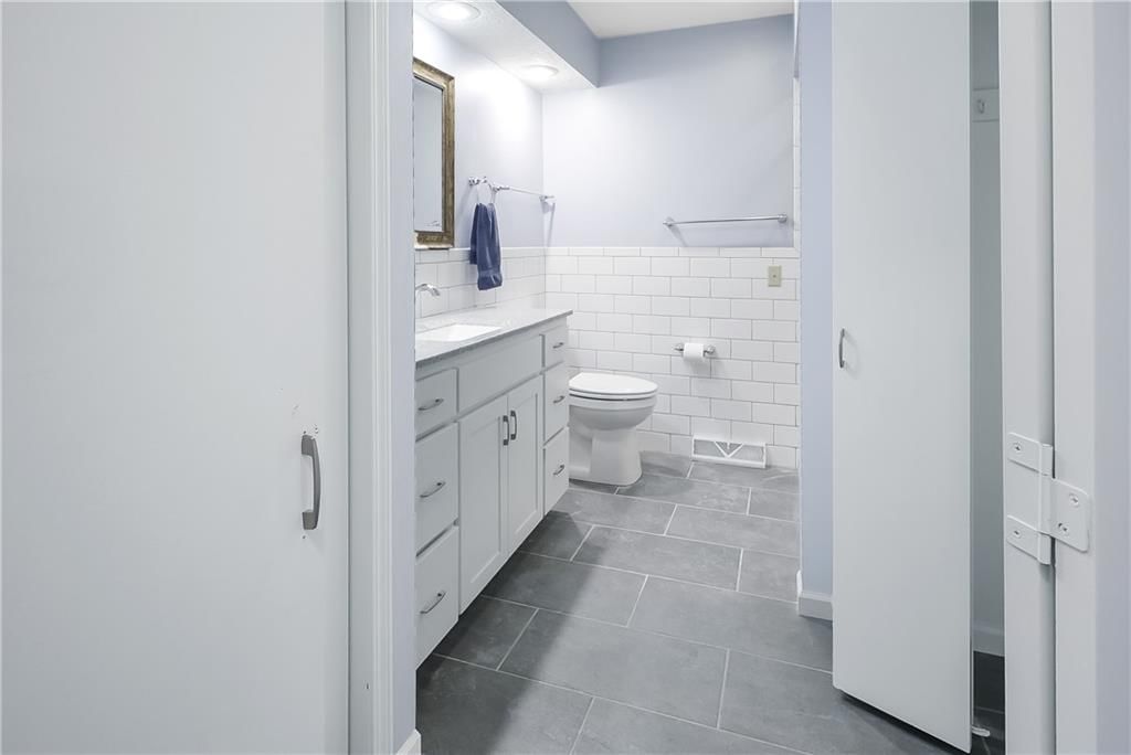 304 S Delaware Street — photo 30