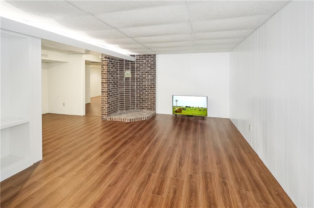 304 S Delaware Street — photo 34