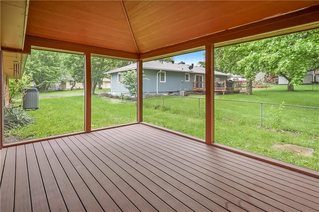 304 S Delaware Street — photo 43