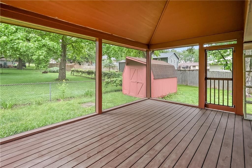 304 S Delaware Street — photo 44