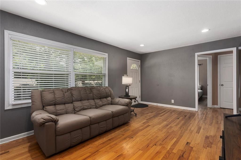 10302 W 61st Street — photo 4