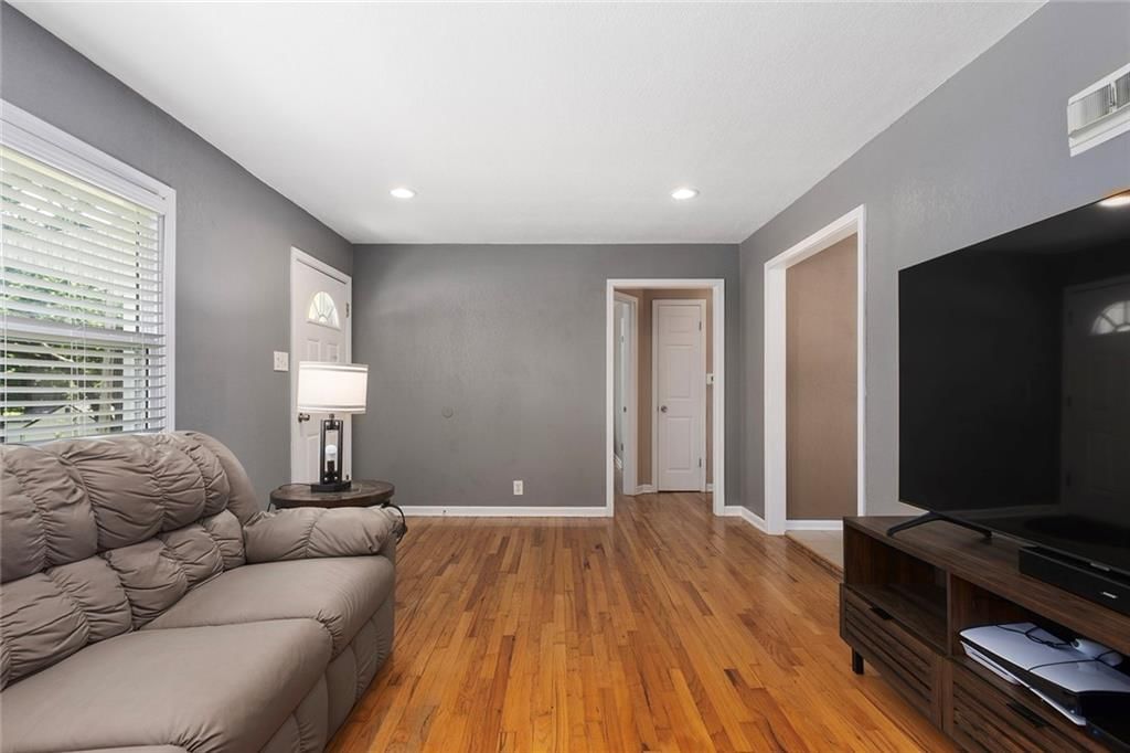 10302 W 61st Street — photo 5