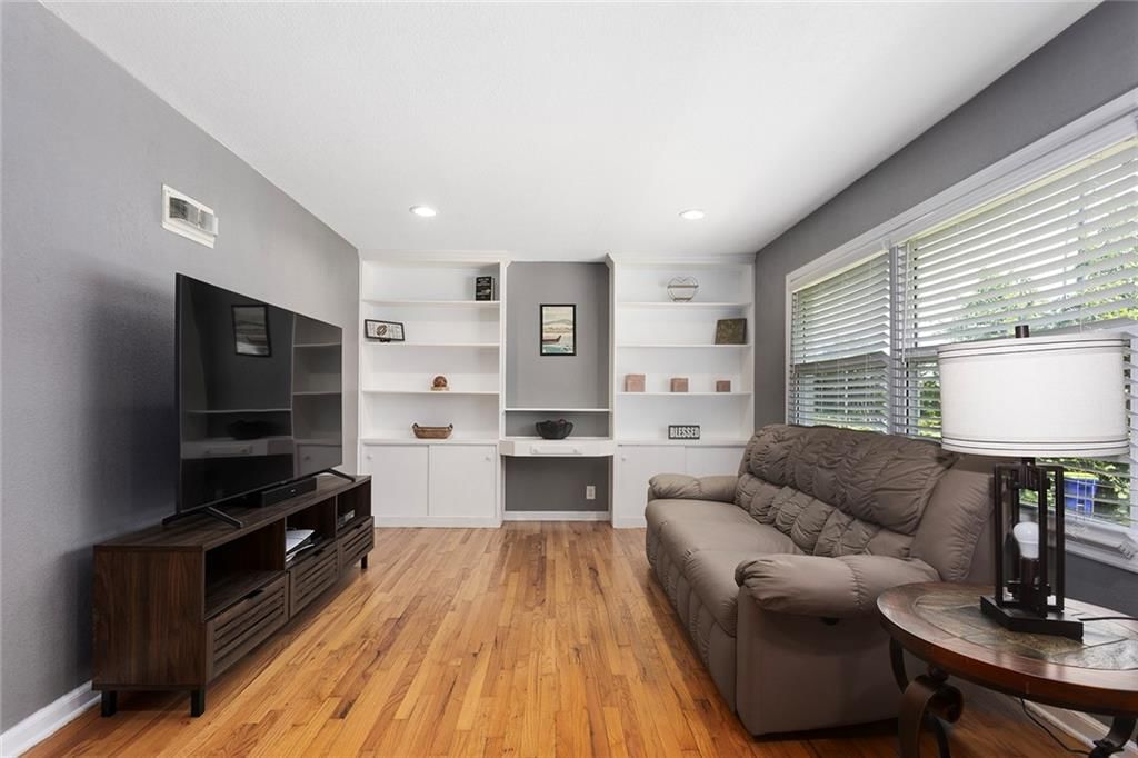 10302 W 61st Street — photo 6
