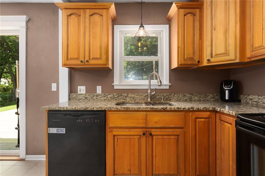 10302 W 61st Street — photo 9