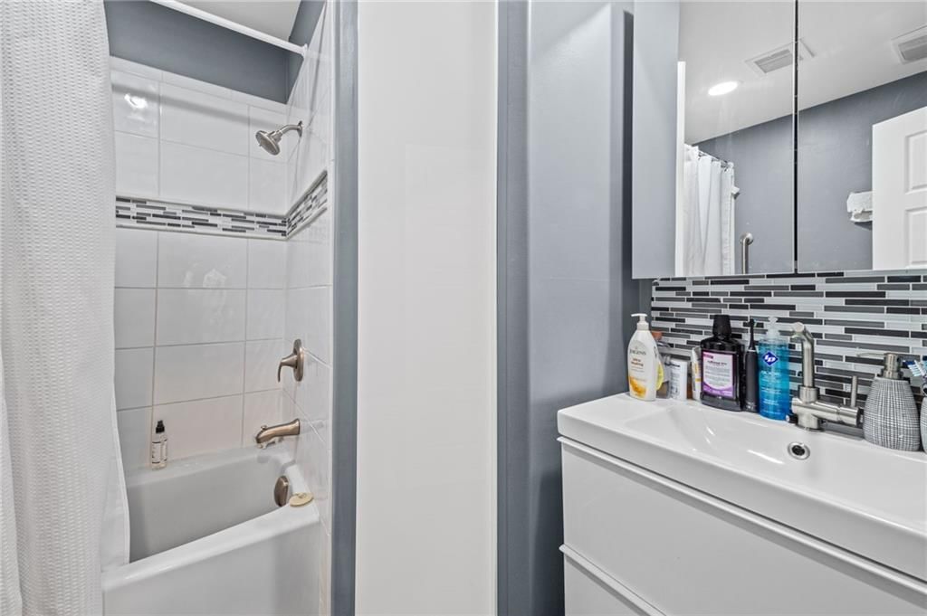 8311 NW Waukomis Drive — photo 17