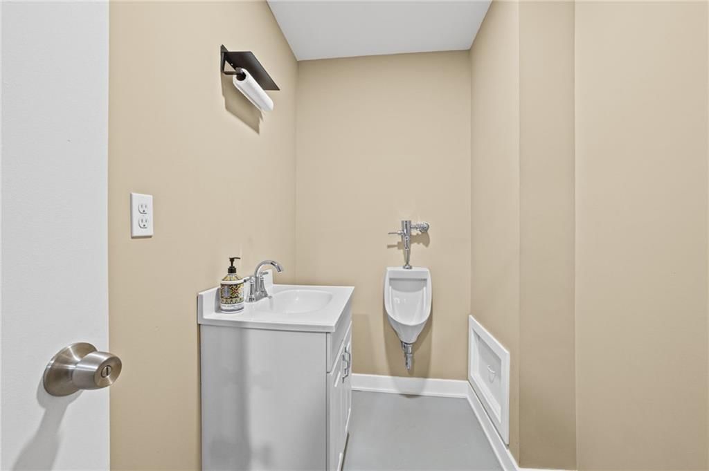 8311 NW Waukomis Drive — photo 27