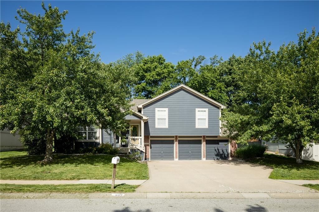 1127 SE Eastridge Drive — photo 1