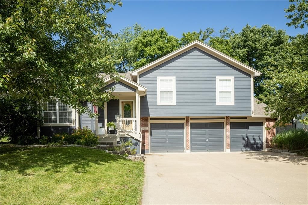 1127 SE Eastridge Drive — photo 2
