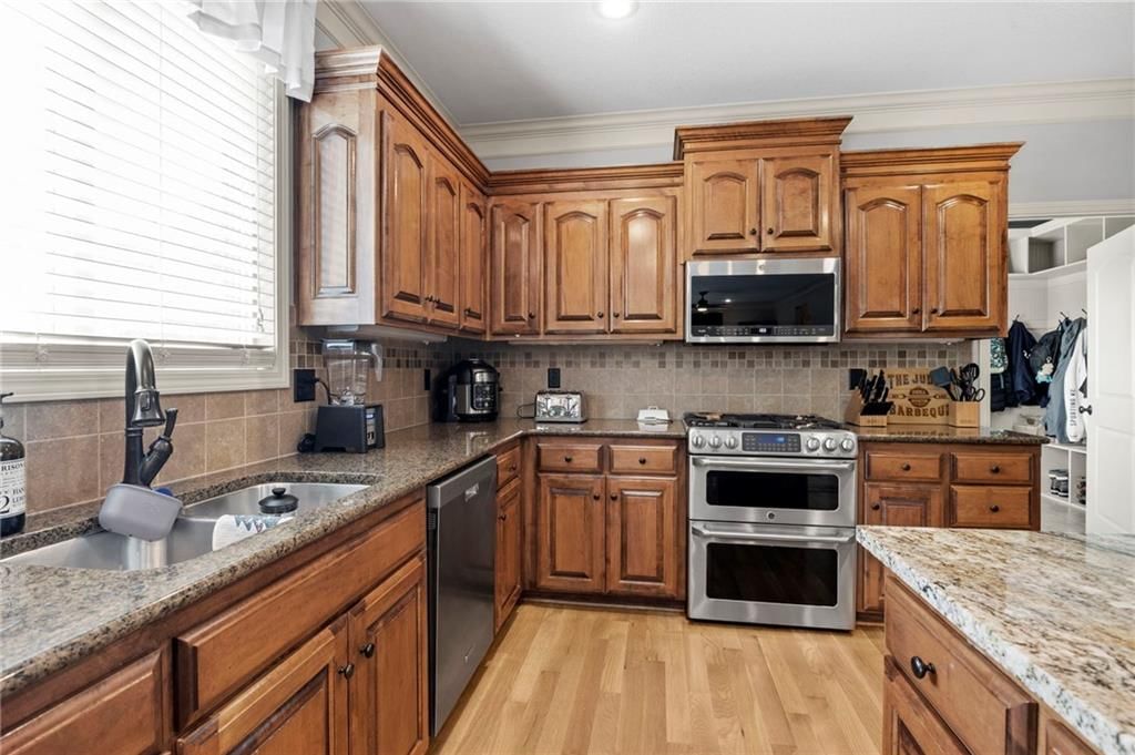 5211 Kenton Street — photo 17