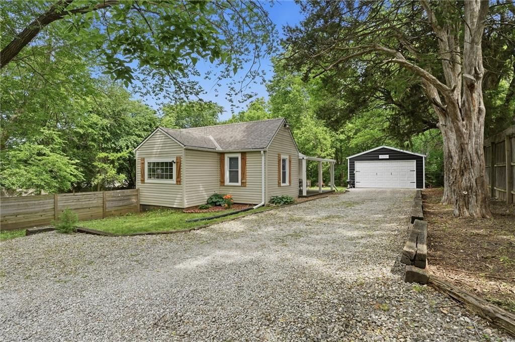 301 SE Moreland School Road — photo 3
