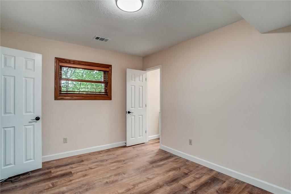 643 N Hemlock Street — photo 15