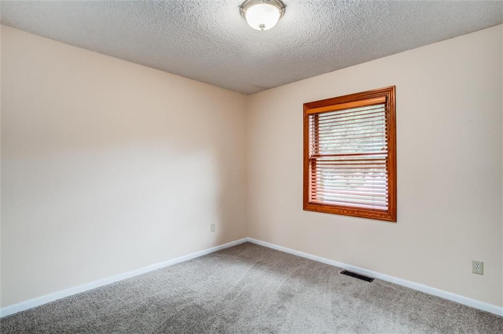 643 N Hemlock Street — photo 23