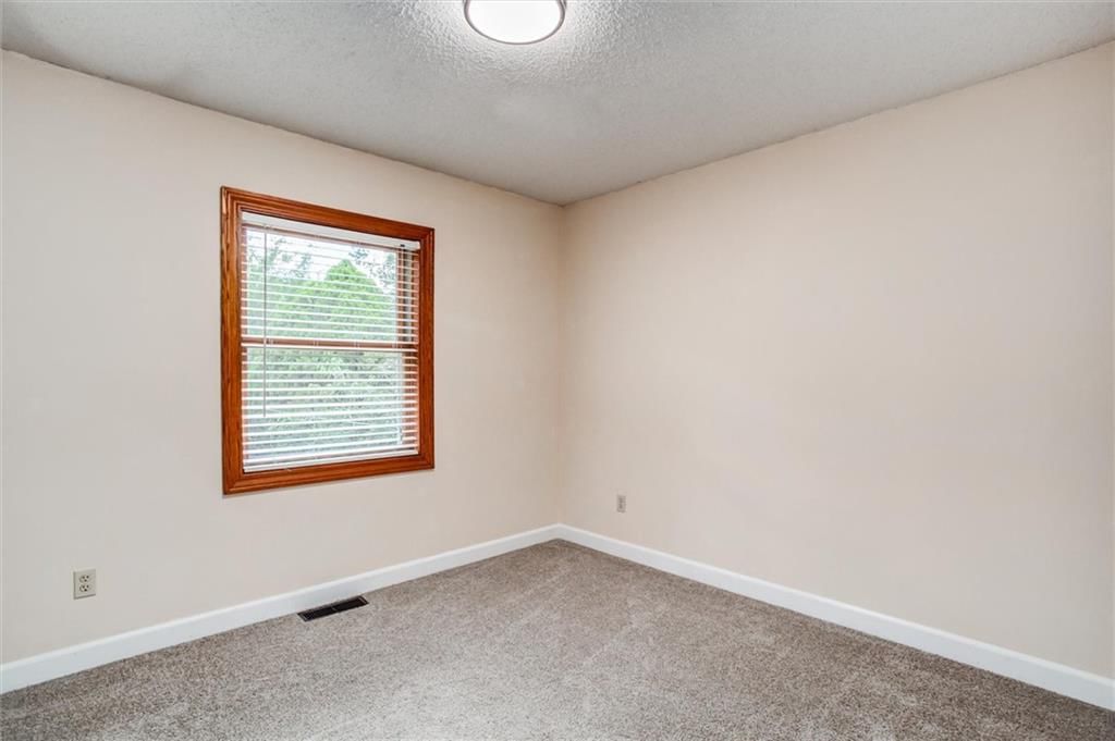 643 N Hemlock Street — photo 24