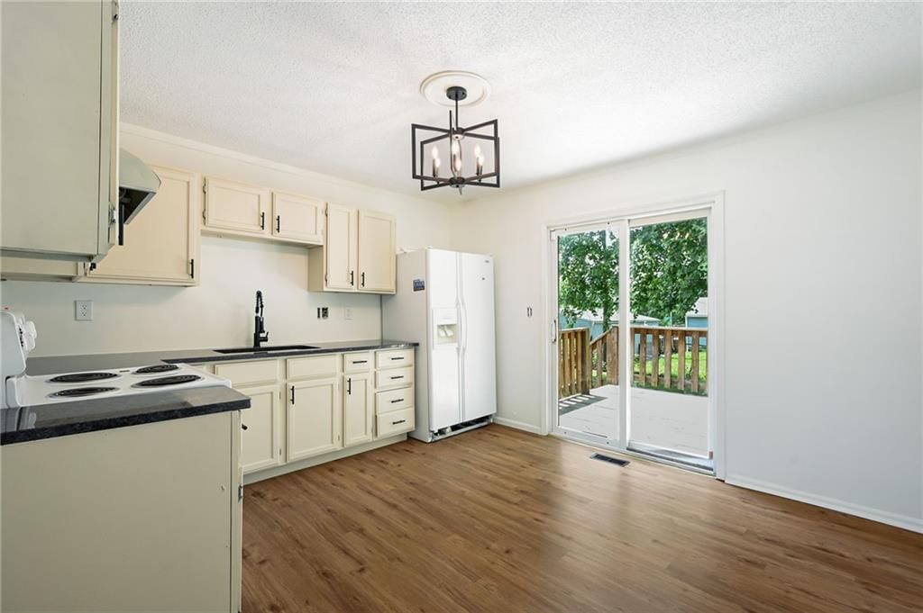 9416 Stark Avenue — photo 10